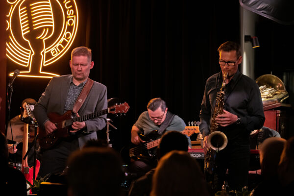 Live at Globus Music Club