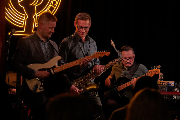 Live at Globus Music Club