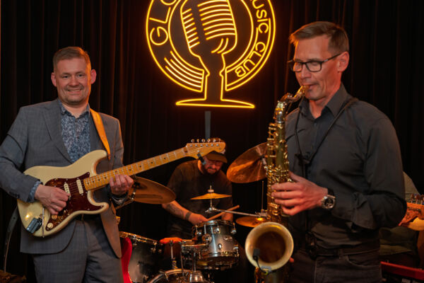 Live at Globus Music Club