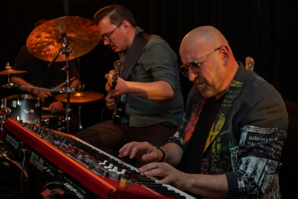 Live at Globus Music Club