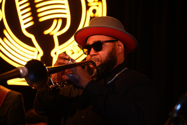 Live at Globus Music Club