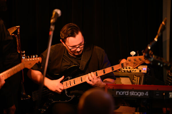 Live at Globus Music Club