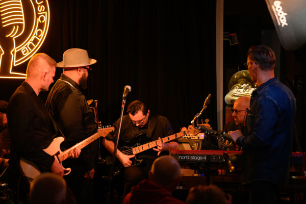 Live at Globus Music Club