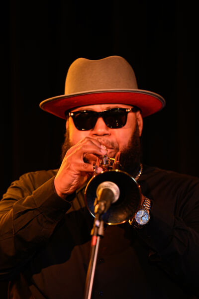 Live at Globus Music Club