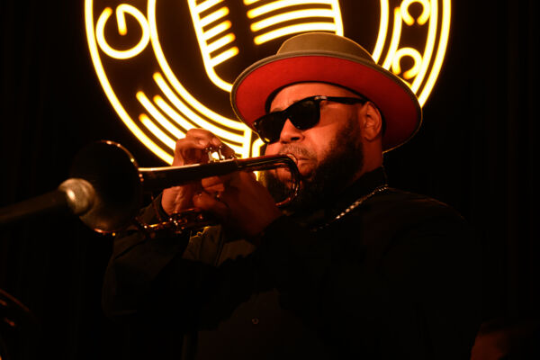 Live at Globus Music Club