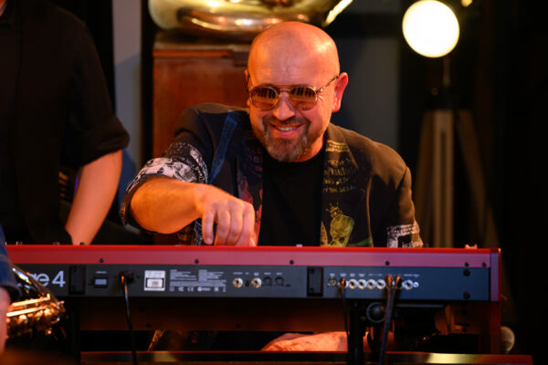 Live at Globus Music Club