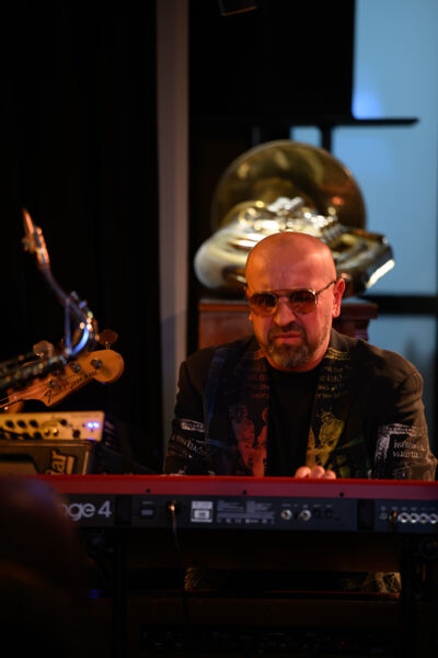 Live at Globus Music Club